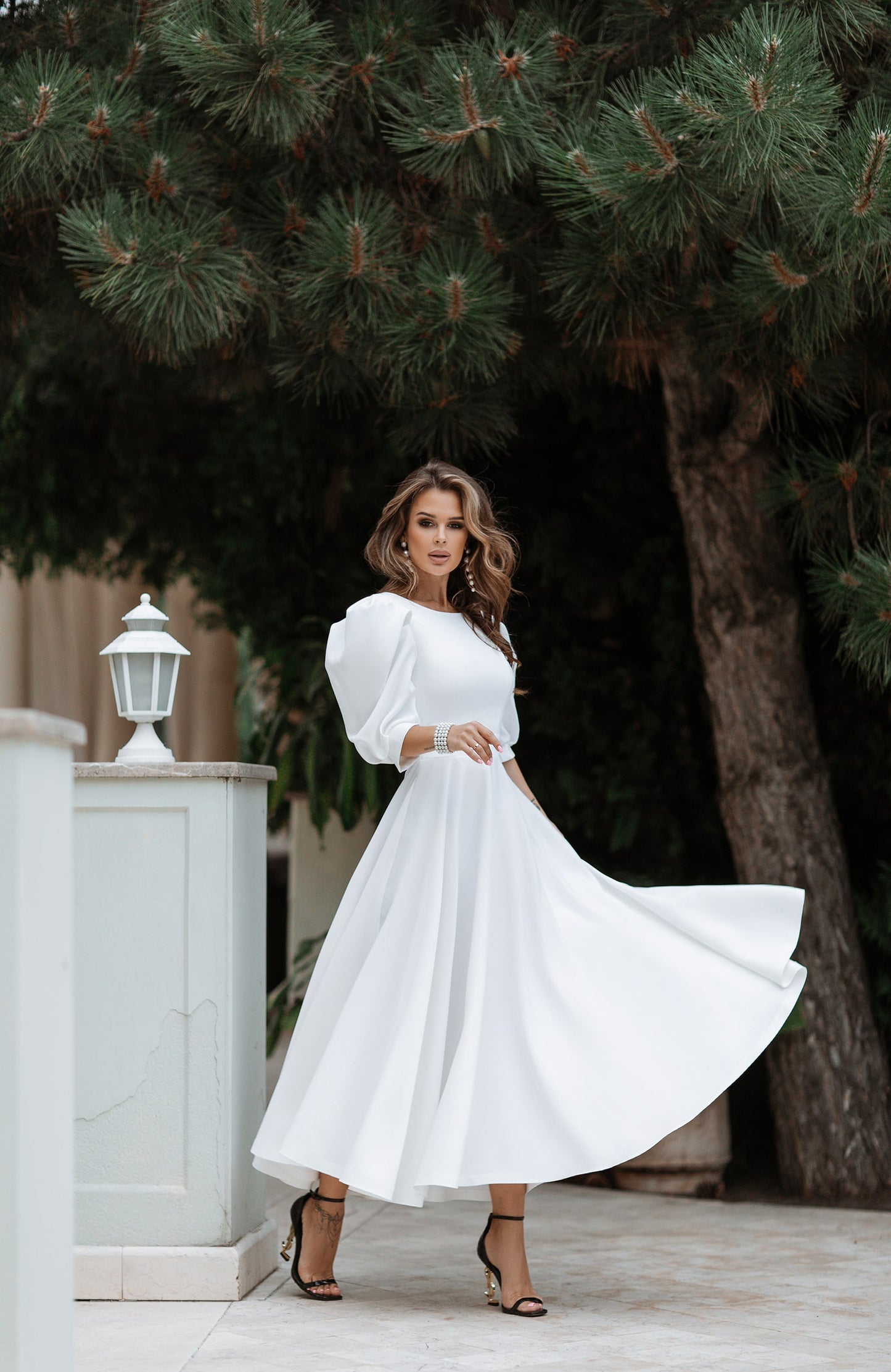 Backless Puff-Sleeve Midi Dress