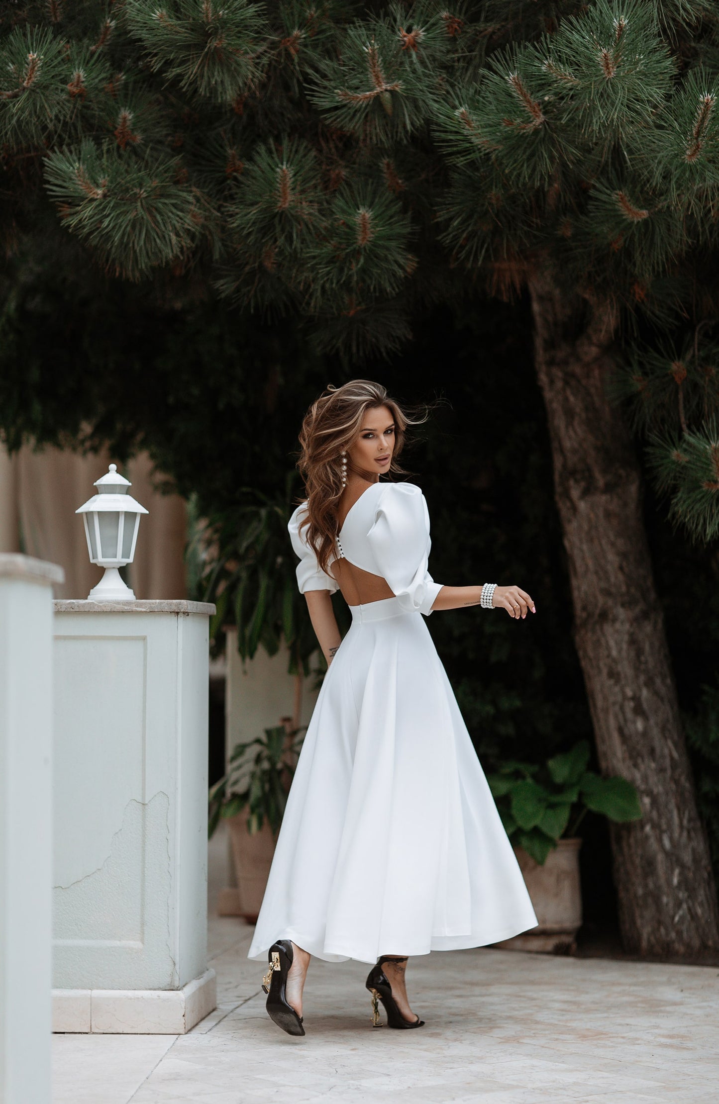 Backless Puff-Sleeve Midi Dress