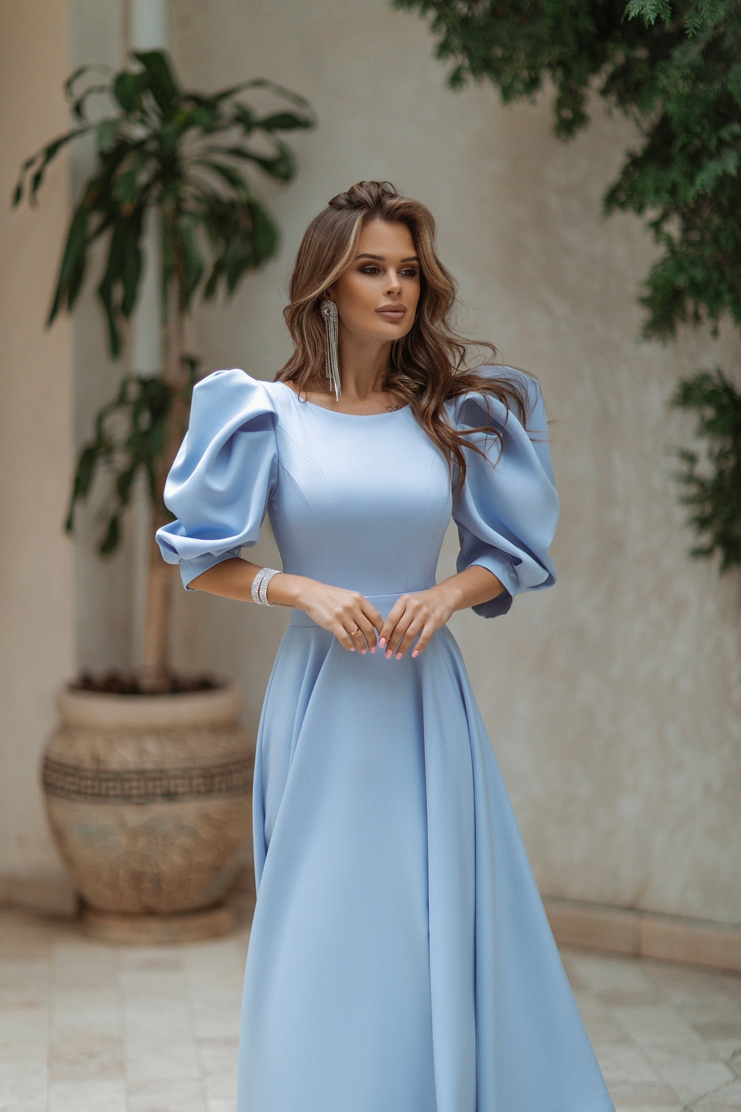 Backless Puff-Sleeve Midi Dress