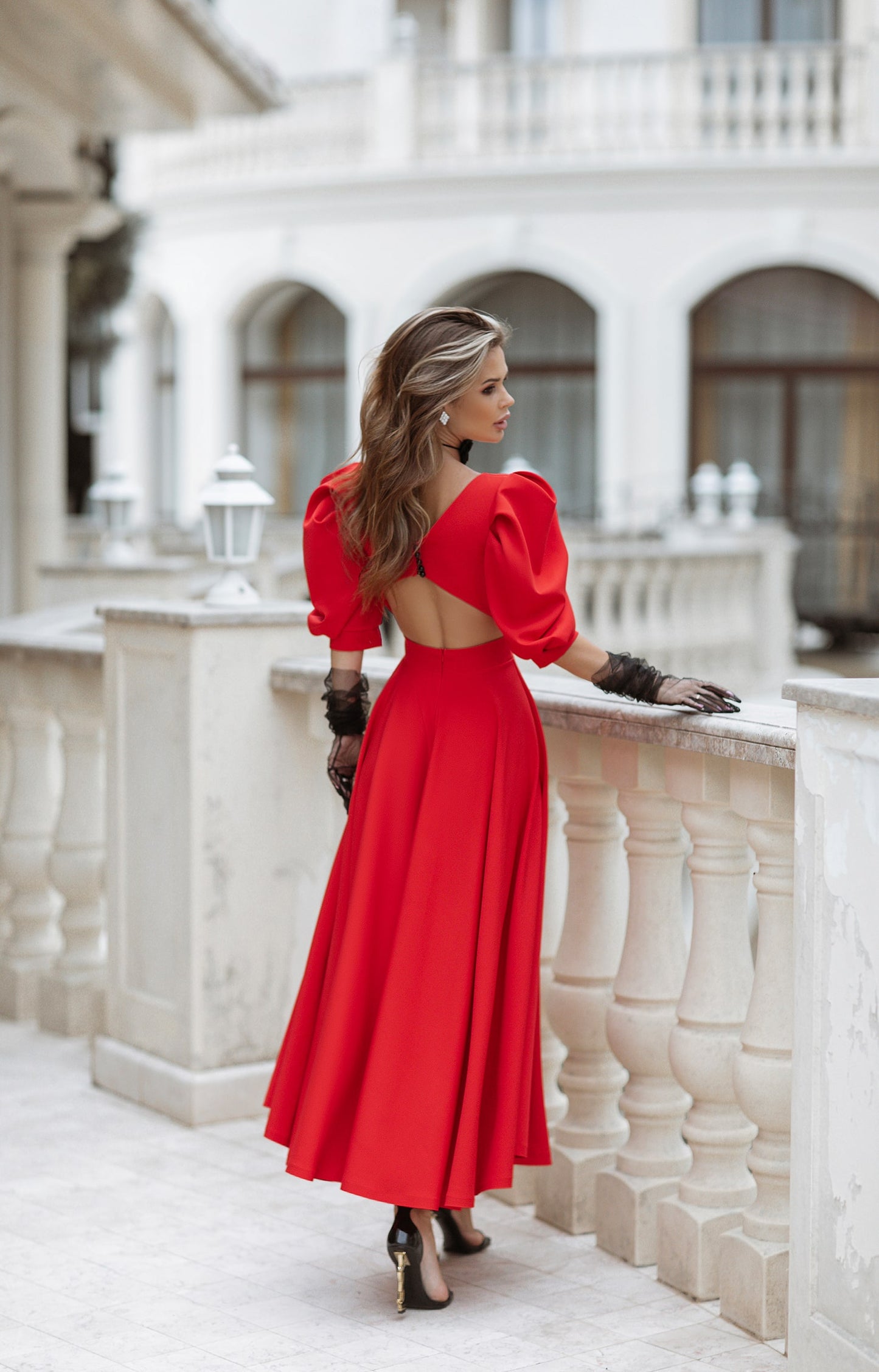 Backless Puff-Sleeve Midi Dress