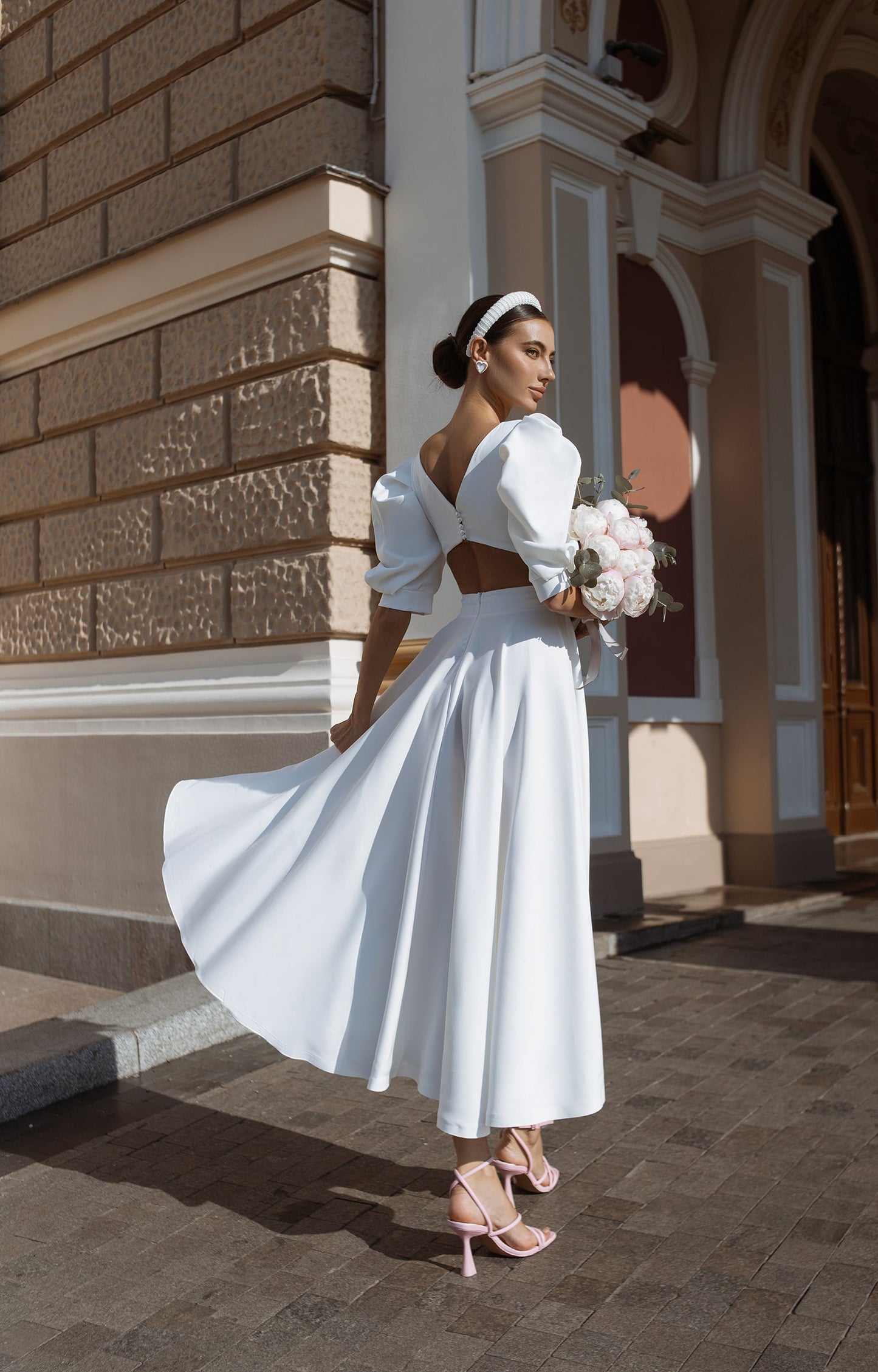 Backless Puff-Sleeve Midi Dress