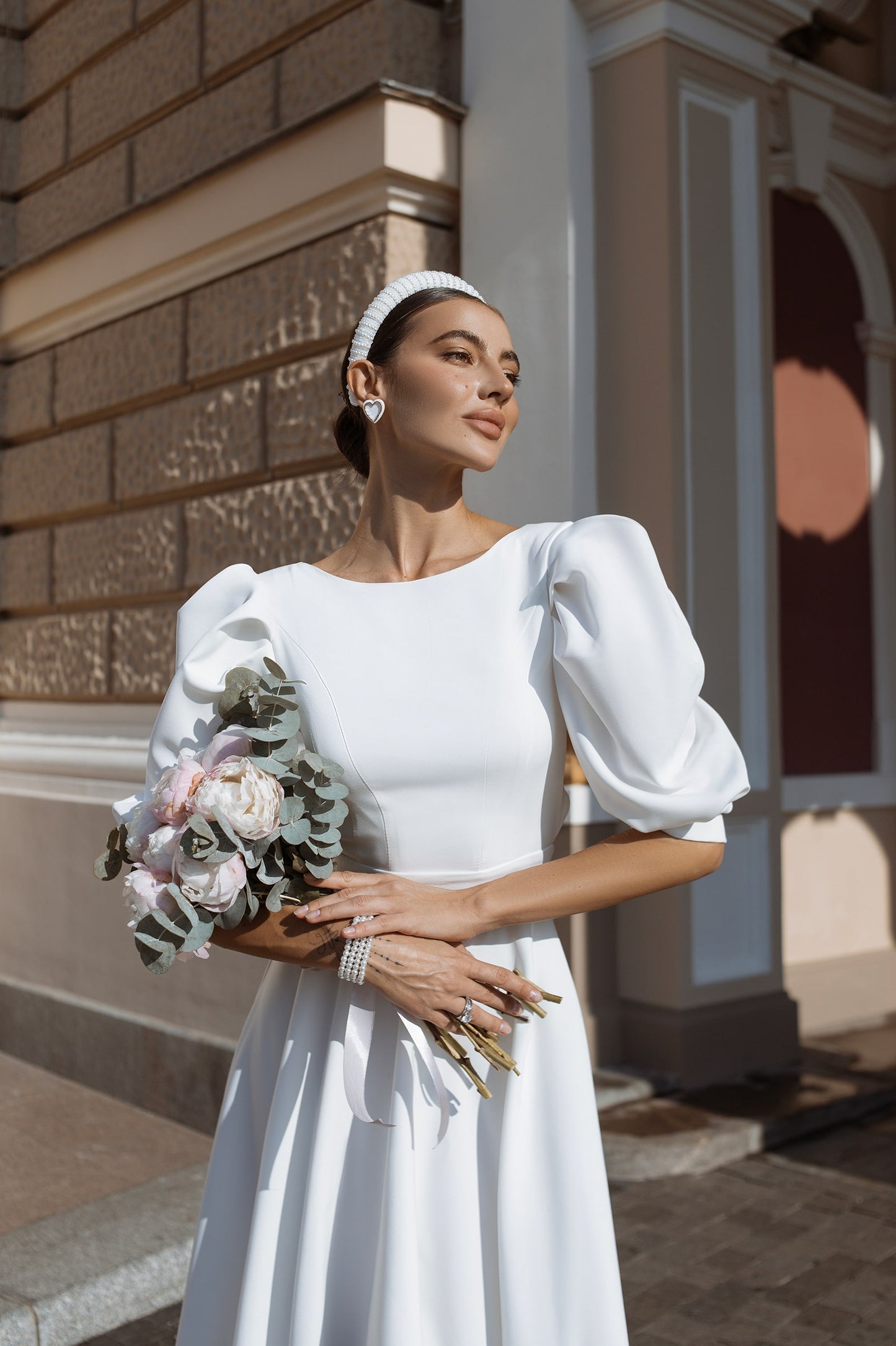 Backless Puff-Sleeve Midi Dress