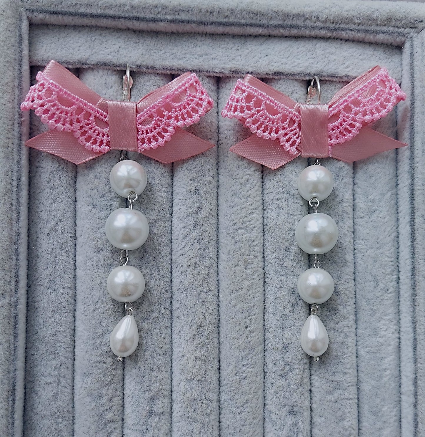 Jewelry Set: Choker And Earrings Decorated With Ribbon And Lace