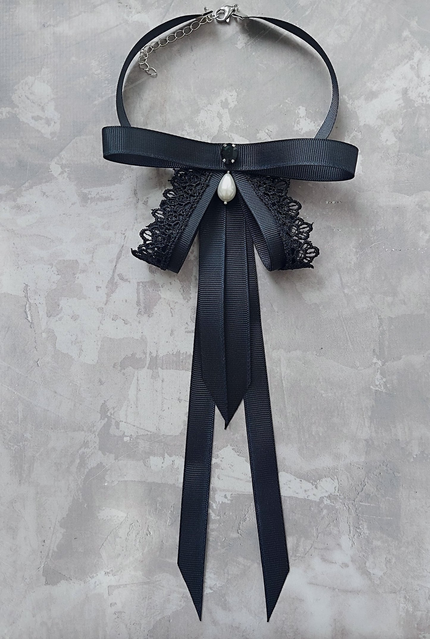 Jewelry Set: Choker And Earrings Decorated With Ribbon And Lace